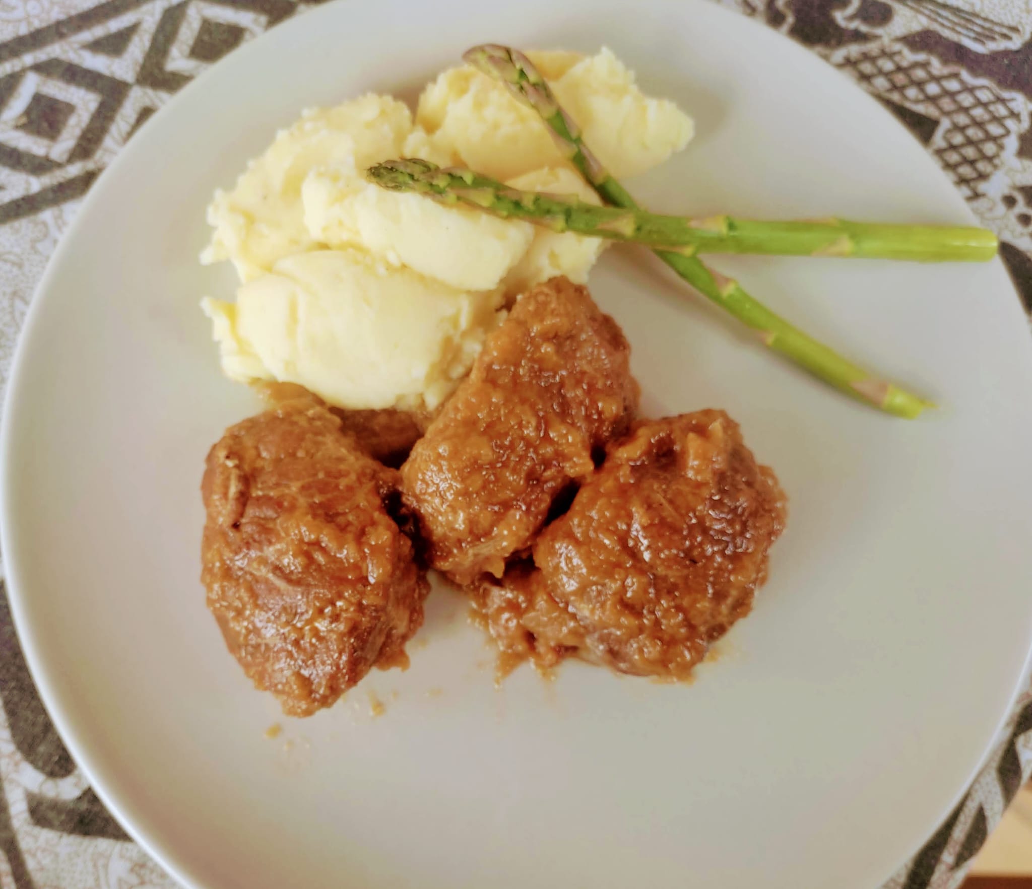 Venta on line de Carrilleras. Envase en bandeja de 1 Kg congelado.