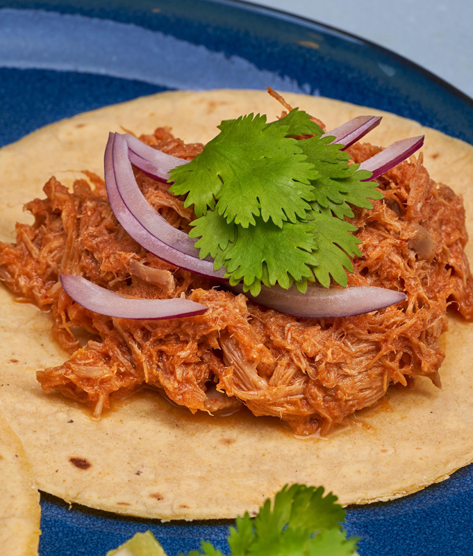 Venta on line de Cochinita Pibil. Envase en bandeja de 1 Kg congelado.